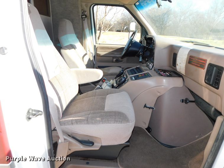 image for item DJ5924 1992 Ford E350  ambulance