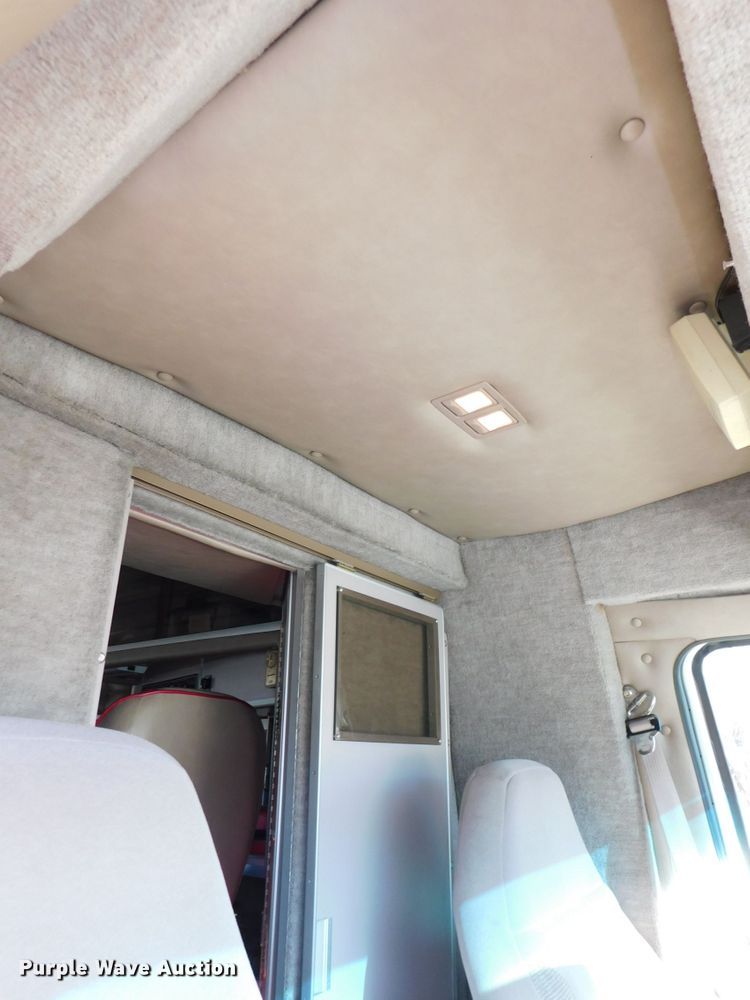 image for item DJ5924 1992 Ford E350  ambulance