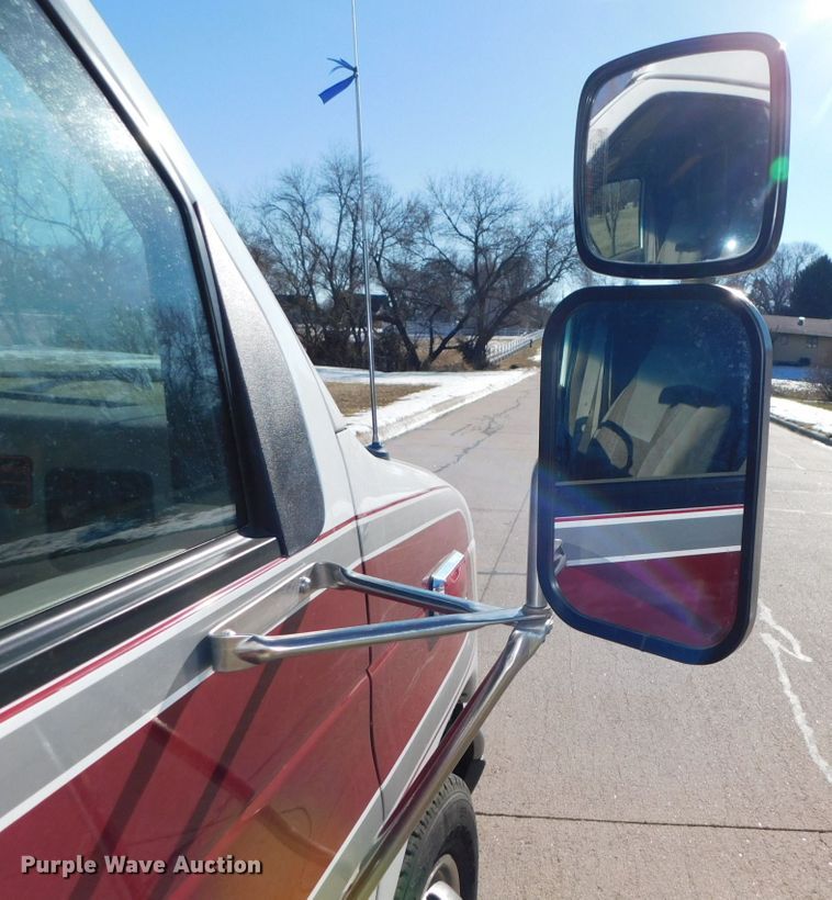 image for item DJ5924 1992 Ford E350  ambulance