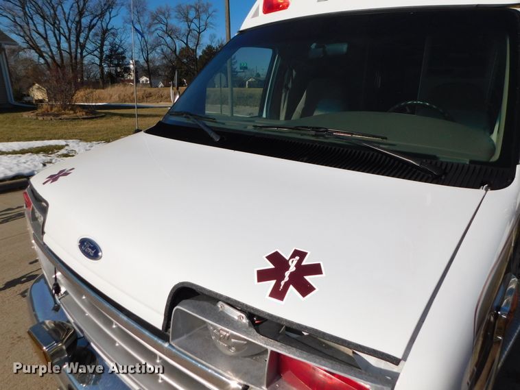 image for item DJ5924 1992 Ford E350  ambulance