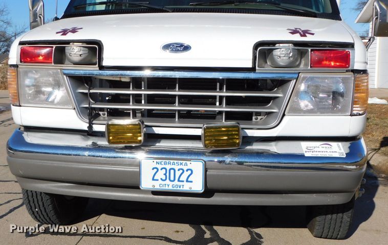 image for item DJ5924 1992 Ford E350  ambulance