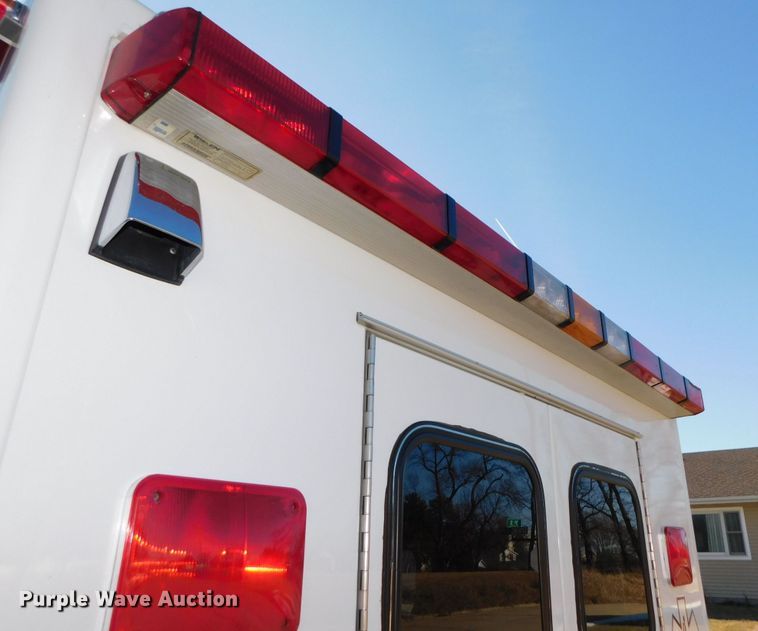 image for item DJ5924 1992 Ford E350  ambulance