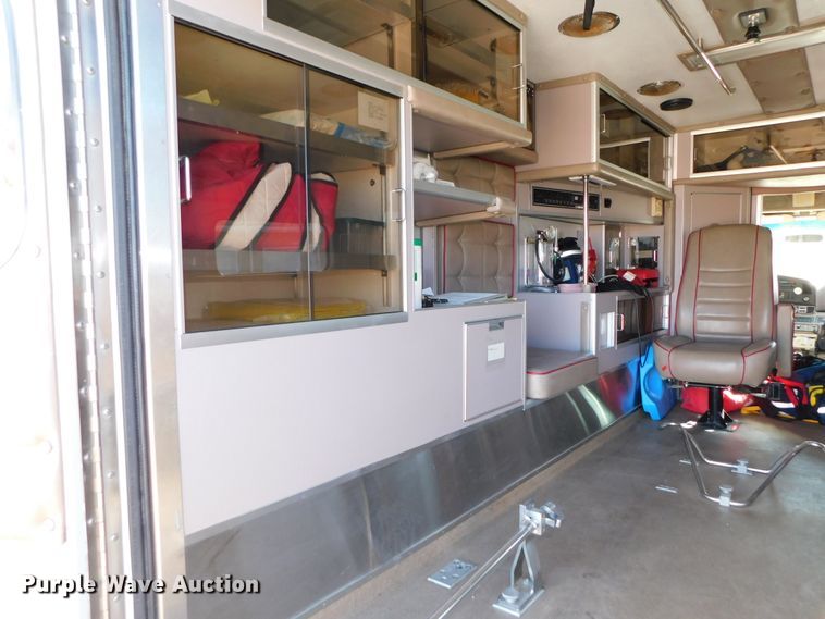 image for item DJ5924 1992 Ford E350  ambulance