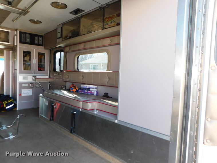 image for item DJ5924 1992 Ford E350  ambulance