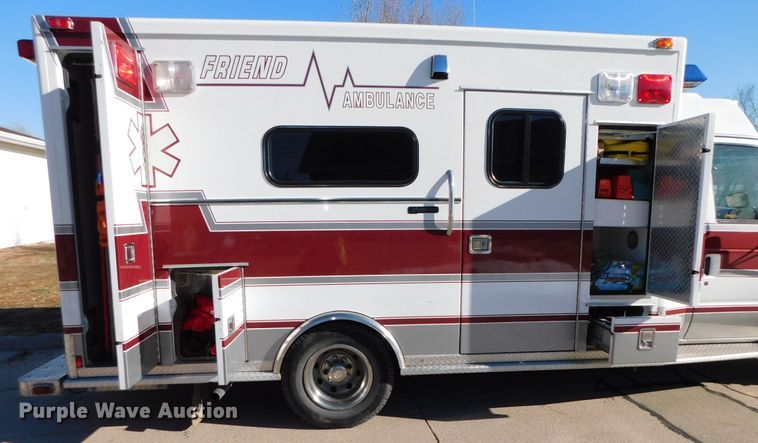 image for item DJ5924 1992 Ford E350  ambulance