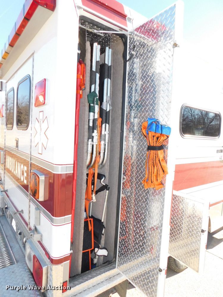 image for item DJ5924 1992 Ford E350  ambulance