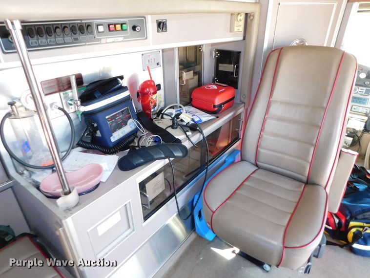 image for item DJ5924 1992 Ford E350  ambulance