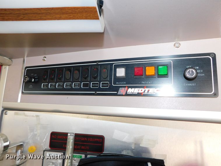 image for item DJ5924 1992 Ford E350  ambulance