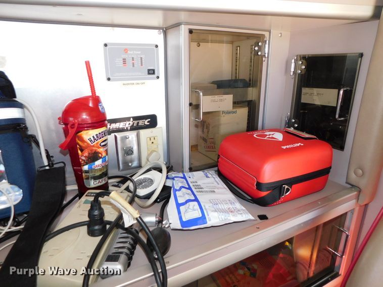 image for item DJ5924 1992 Ford E350  ambulance