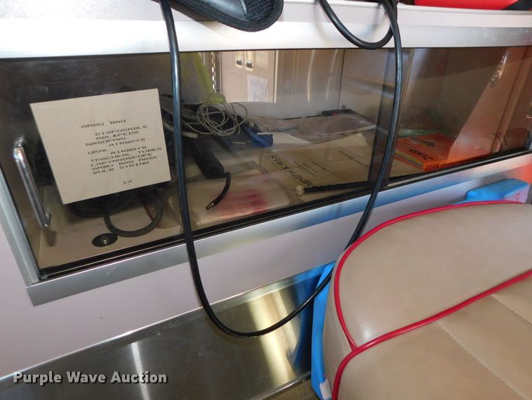 image for item DJ5924 1992 Ford E350  ambulance