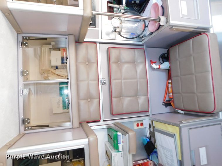 image for item DJ5924 1992 Ford E350  ambulance