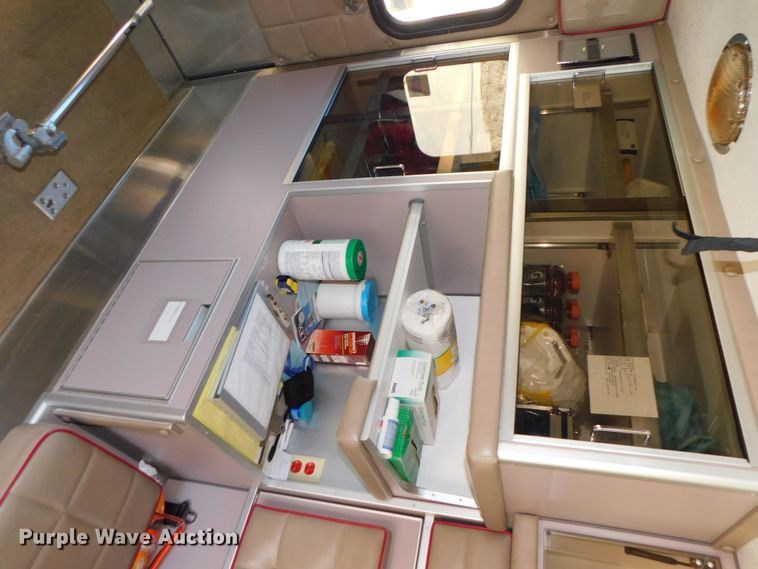 image for item DJ5924 1992 Ford E350  ambulance