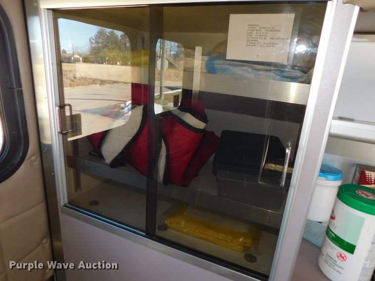 image for item DJ5924 1992 Ford E350  ambulance