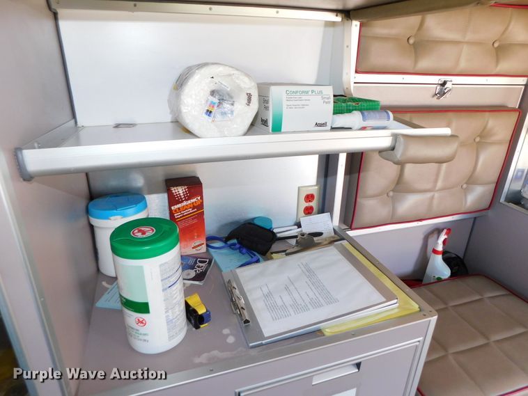 image for item DJ5924 1992 Ford E350  ambulance