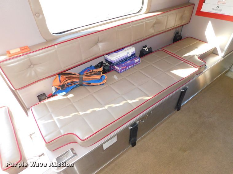 image for item DJ5924 1992 Ford E350  ambulance