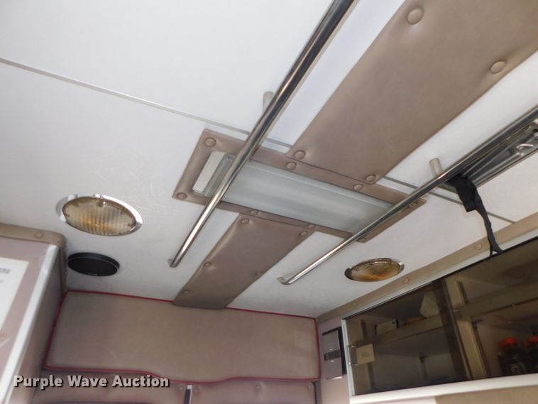 image for item DJ5924 1992 Ford E350  ambulance