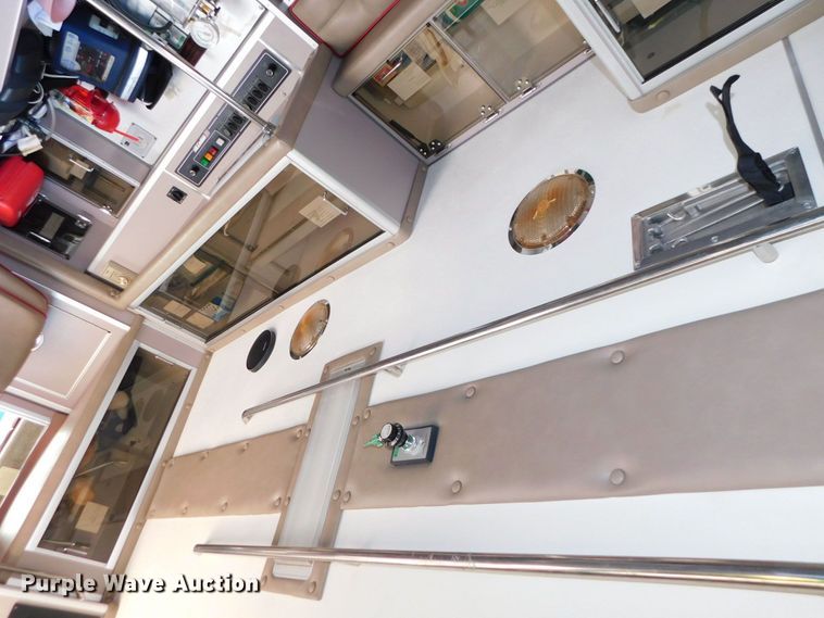 image for item DJ5924 1992 Ford E350  ambulance