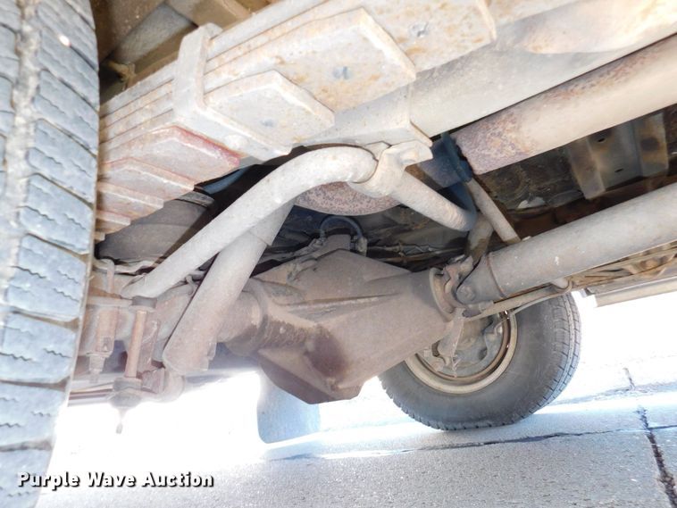 image for item DJ5924 1992 Ford E350  ambulance