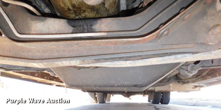 image for item DJ5924 1992 Ford E350  ambulance