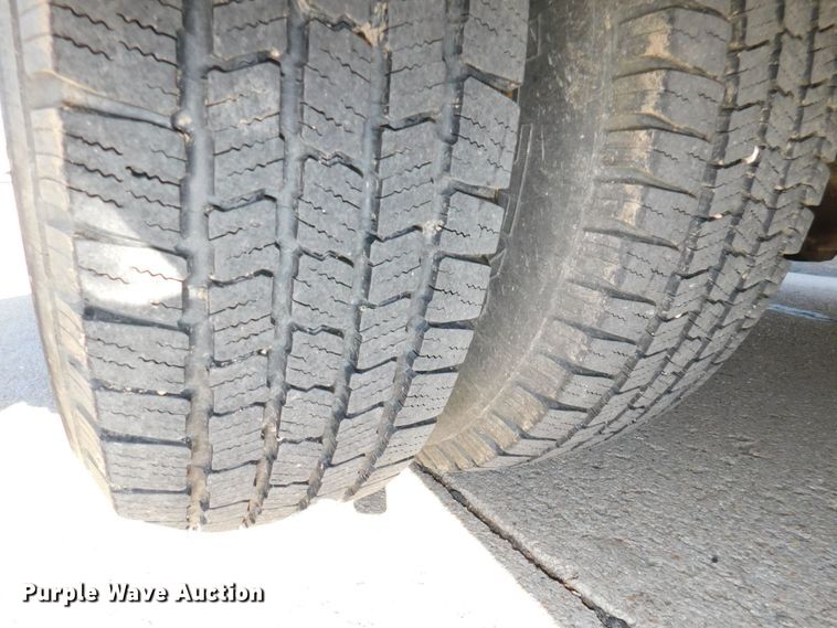 image for item DJ5924 1992 Ford E350  ambulance