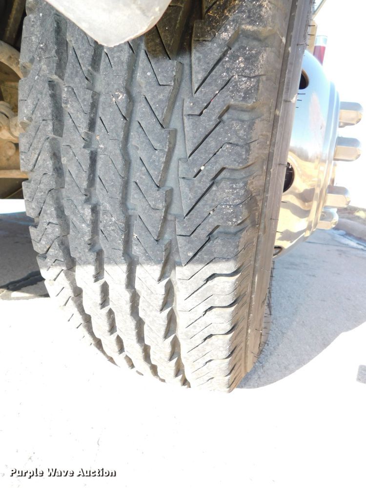 image for item DJ5924 1992 Ford E350  ambulance