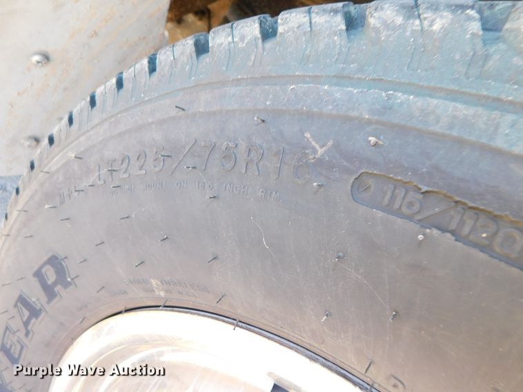 image for item DJ5924 1992 Ford E350  ambulance