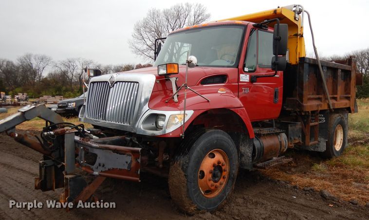 image for item DJ6965 2006 International 7300  dump truck