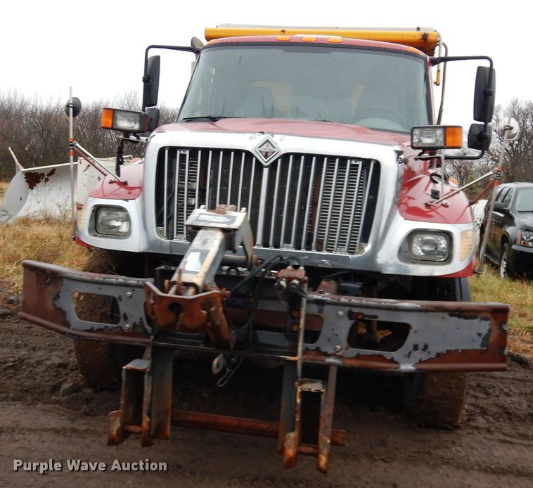 image for item DJ6965 2006 International 7300  dump truck