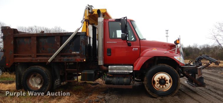 image for item DJ6965 2006 International 7300  dump truck
