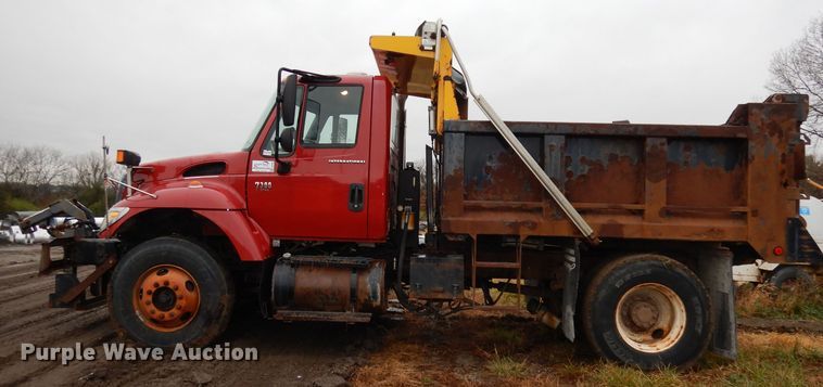 image for item DJ6965 2006 International 7300  dump truck