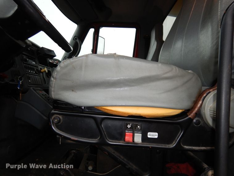 image for item DJ6965 2006 International 7300  dump truck