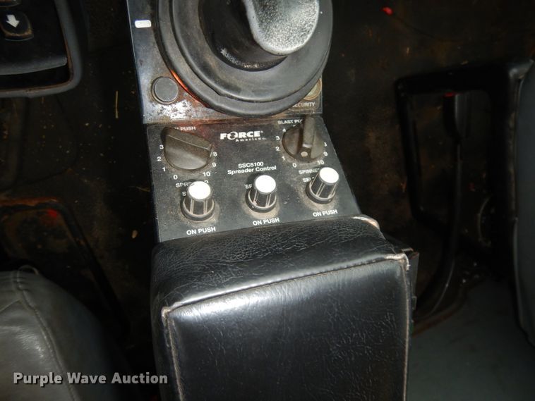 image for item DJ6965 2006 International 7300  dump truck