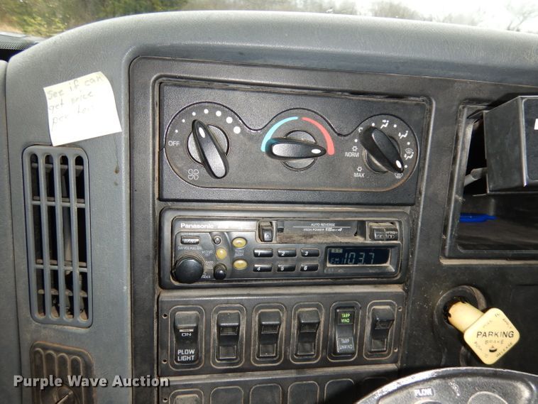 image for item DJ6965 2006 International 7300  dump truck