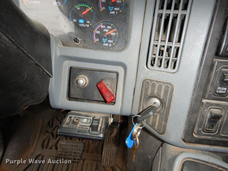 image for item DJ6965 2006 International 7300  dump truck