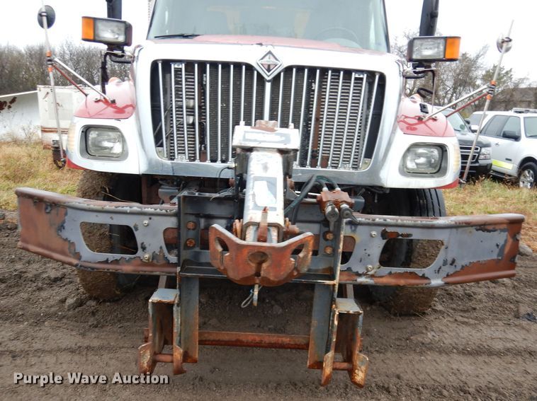 image for item DJ6965 2006 International 7300  dump truck