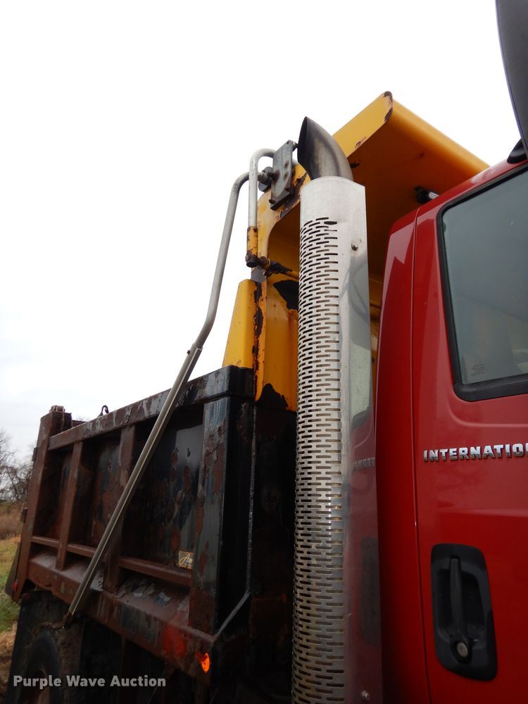 image for item DJ6965 2006 International 7300  dump truck