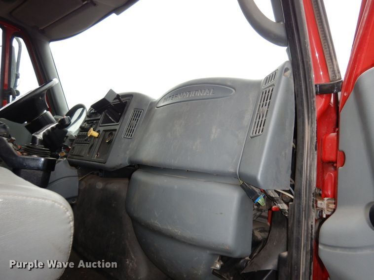 image for item DJ6965 2006 International 7300  dump truck