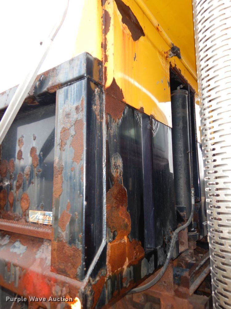 image for item DJ6965 2006 International 7300  dump truck