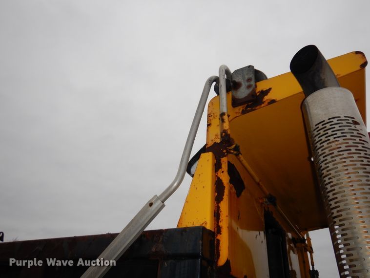 image for item DJ6965 2006 International 7300  dump truck