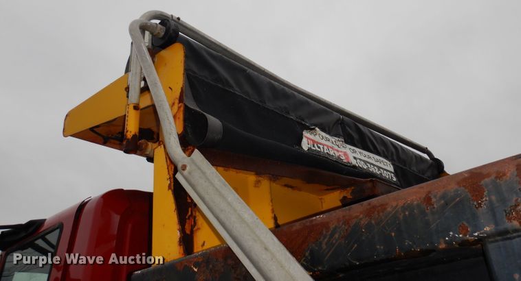 image for item DJ6965 2006 International 7300  dump truck