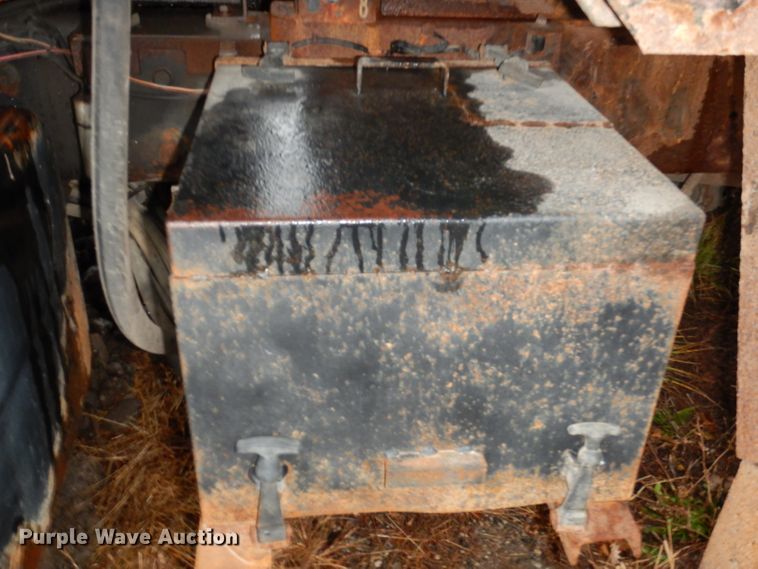 image for item DJ6965 2006 International 7300  dump truck