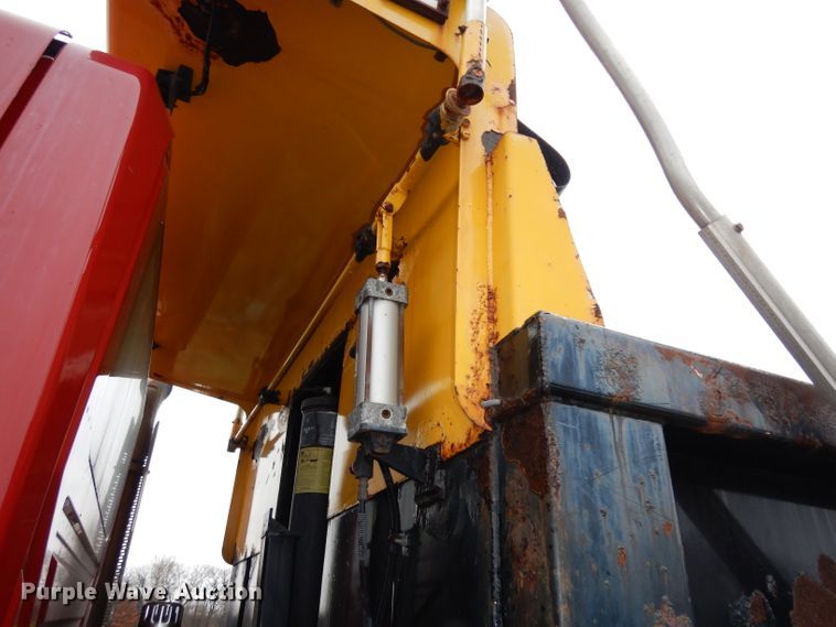 image for item DJ6965 2006 International 7300  dump truck