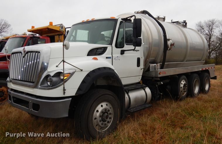 image for item DJ6985 2012 International WorkStar 7600  vacuum truck
