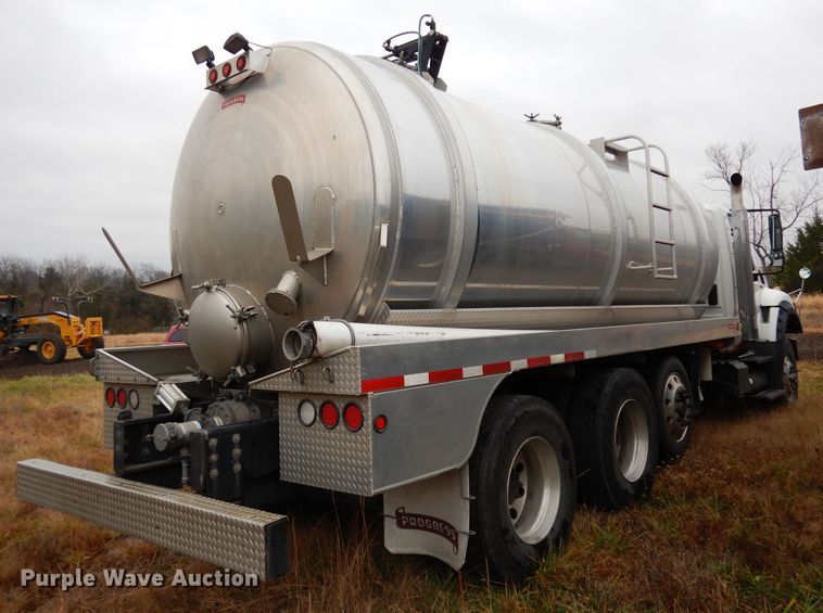 image for item DJ6985 2012 International WorkStar 7600  vacuum truck