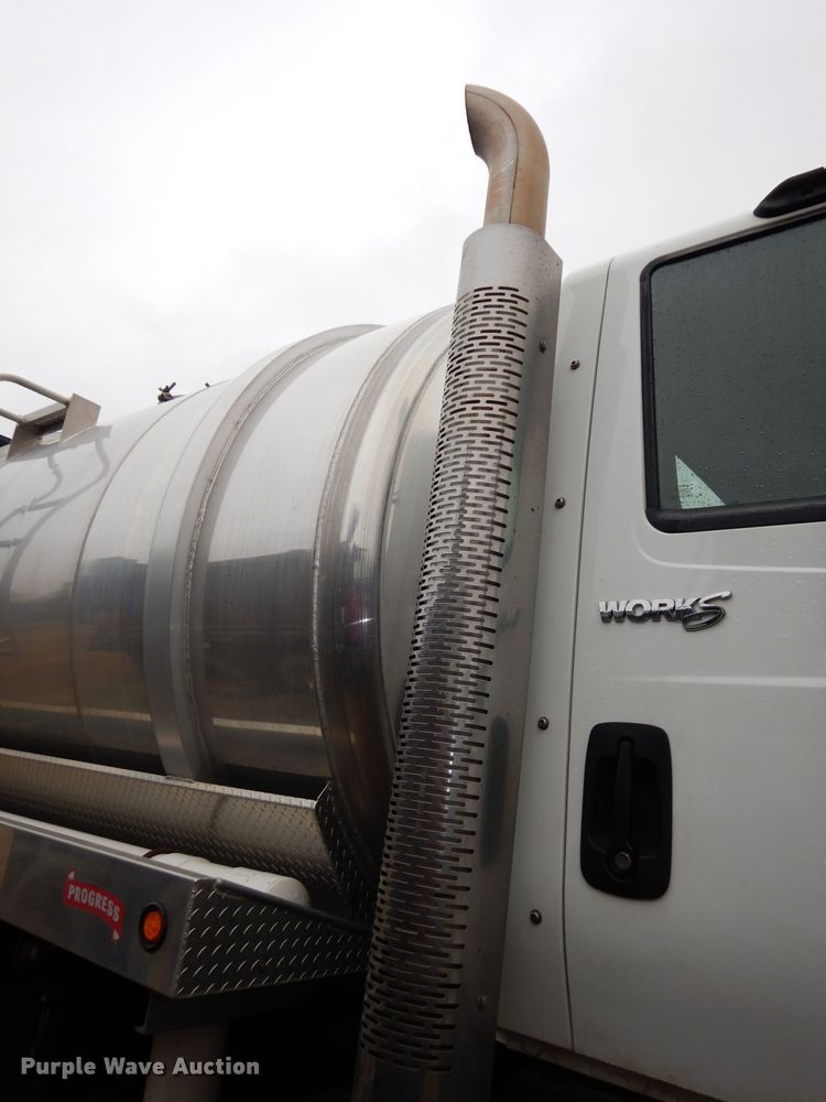 image for item DJ6985 2012 International WorkStar 7600  vacuum truck