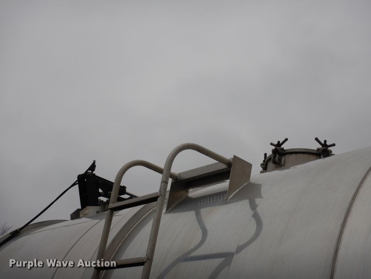 image for item DJ6985 2012 International WorkStar 7600  vacuum truck