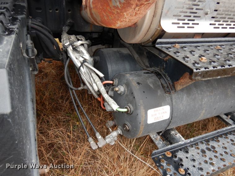 image for item DJ6985 2012 International WorkStar 7600  vacuum truck