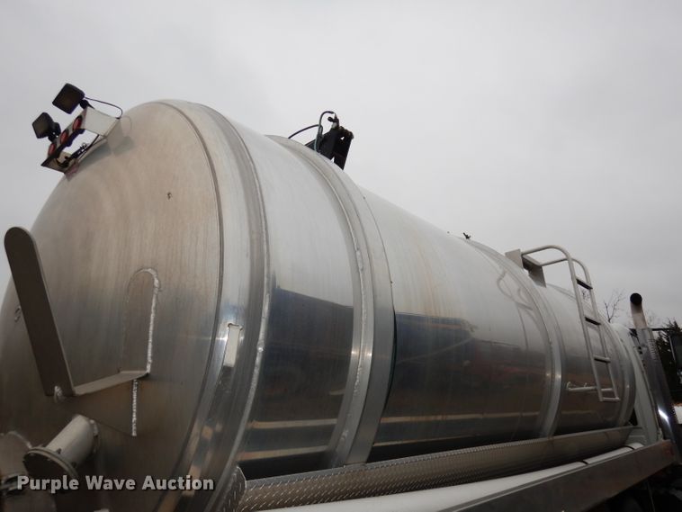 image for item DJ6985 2012 International WorkStar 7600  vacuum truck