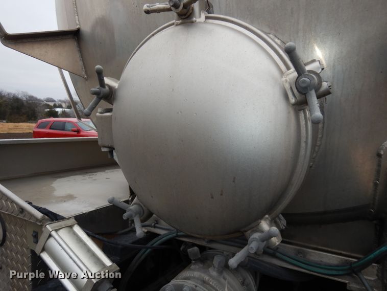 image for item DJ6985 2012 International WorkStar 7600  vacuum truck