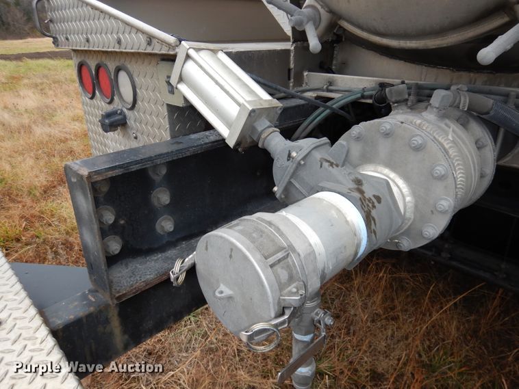 image for item DJ6985 2012 International WorkStar 7600  vacuum truck